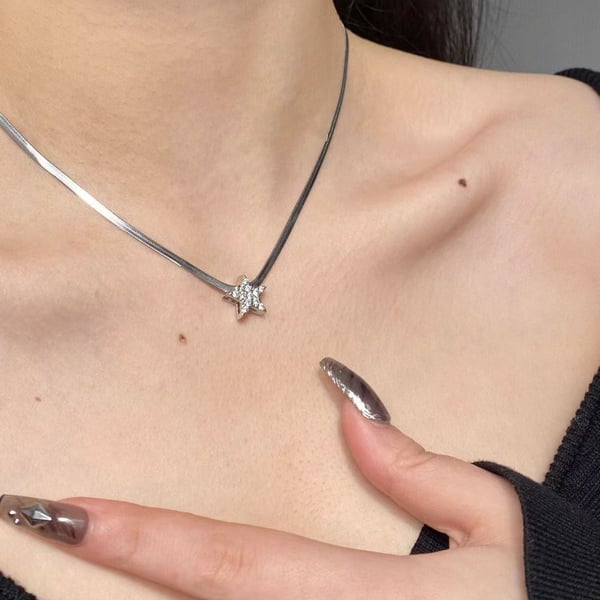 Stjerne Slangebein Halskjede - Lett Luksus Minimalistisk Mote Halskjede for Kvinner Silver