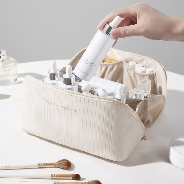 Romslig toalett/sminkeveske Beige