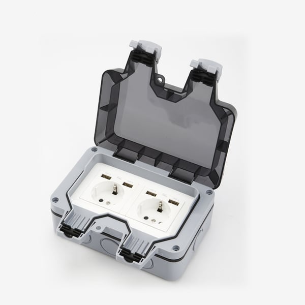 Vanntett stikkontakt med strømbryter, flipbeskyttelse og 4 USB-porter Gray