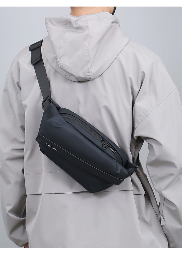 Let og rummelig Crossbody-taske Black