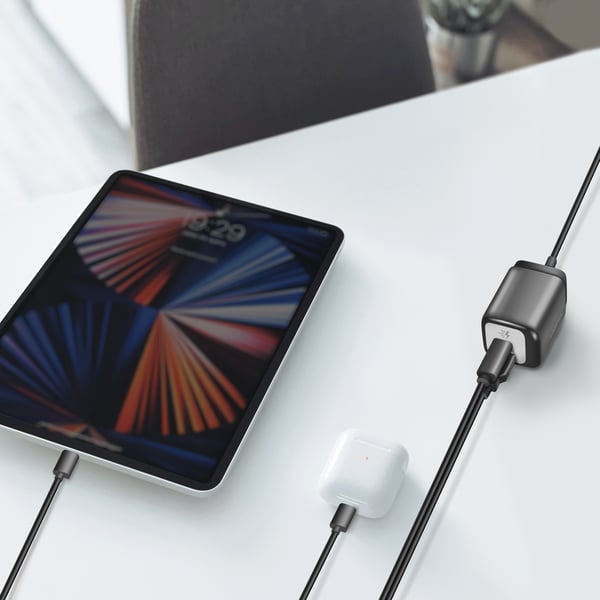 USB-oplader 1xUSB-A + 1xUSB-C med fast kabel 1,5m GaN 30W