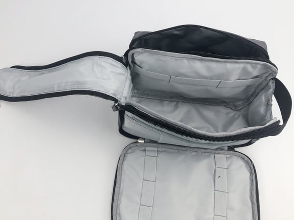 Rummelig toilettaske med håndtag Grey