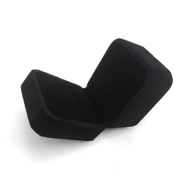 Korurasia sormukseen Black