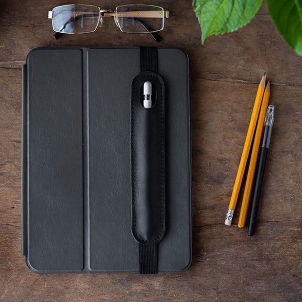 Apple Pencil -kotelo - kiinnitettynä iPadiin Black