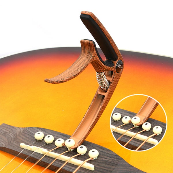 Gitarrcapo i Zinklegering för Akustiska Gitarrer Dark wood color