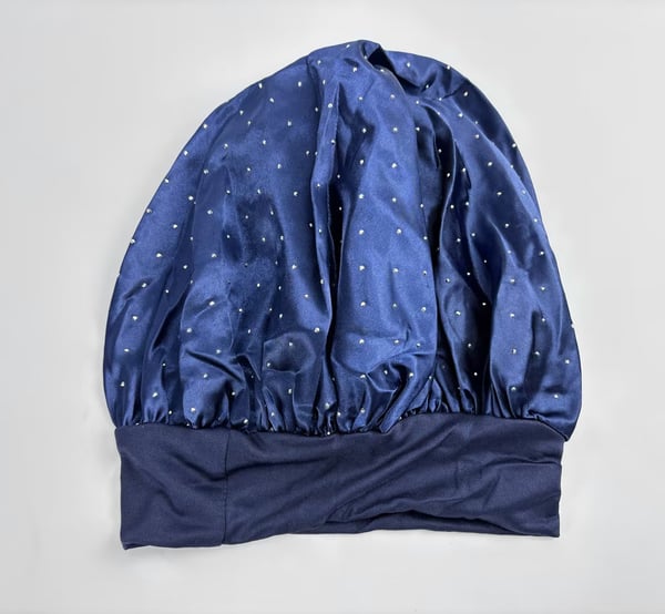 Satin-sovehue med rhinsten NavyBlue