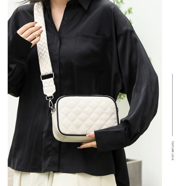 Diamantquiltet crossbody-veske i skinn med glidelåslomme White