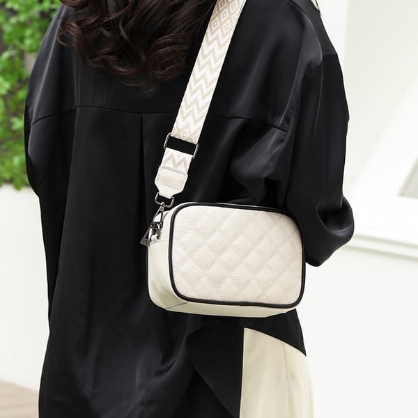 Diamantquiltet crossbody-veske i skinn med glidelåslomme White