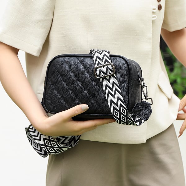 Nahkainen timanttitikattu crossbody-laukku vetoketjutaskulla Black