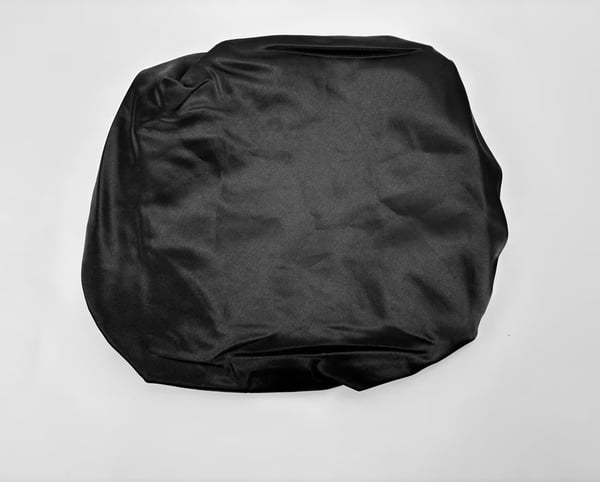 Justerbar satin sovehætte - dobbelt lag for en behagelig nattesøvn Black