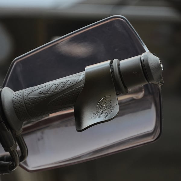 Gasshjelp for motorsykkel, universell passform for de fleste motorsykler Black