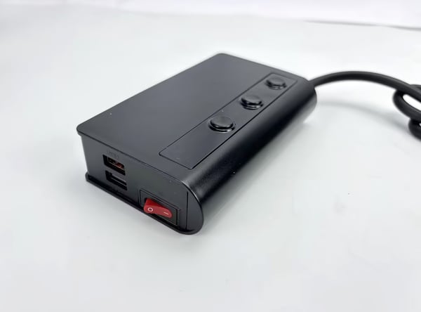Billader, 3-ports USB-lader med LED-skjerm