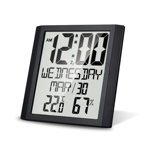 Stor digital veggklokke med dato og temperatur