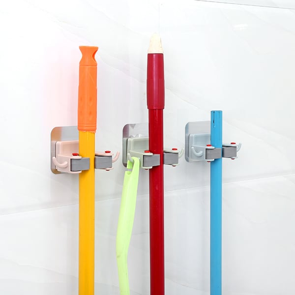 Veggmontert moppholder med selvklebende tape