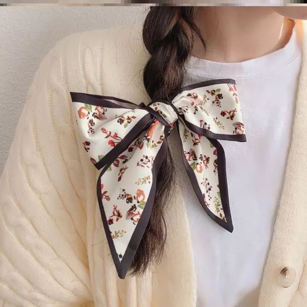 Elegant fransk pannebånd, lett å style Black border small floral Elegant fransk pannebånd, lett å style Black border small floral