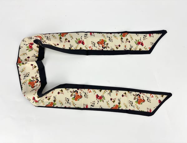 Elegant fransk pannebånd, lett å style Black border small floral