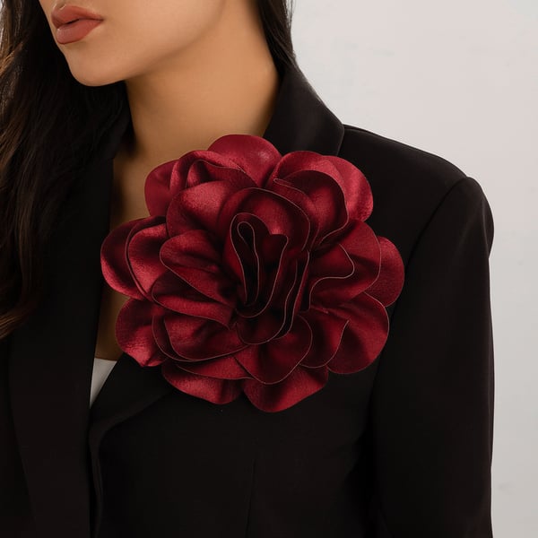 Overdreven Stor Blomst Broche i Satin Stof DarkRed
