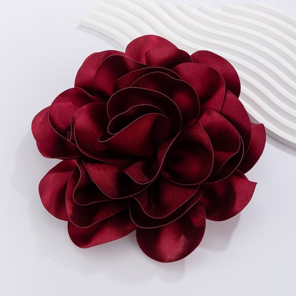 Overdreven Stor Blomst Broche i Satin Stof DarkRed