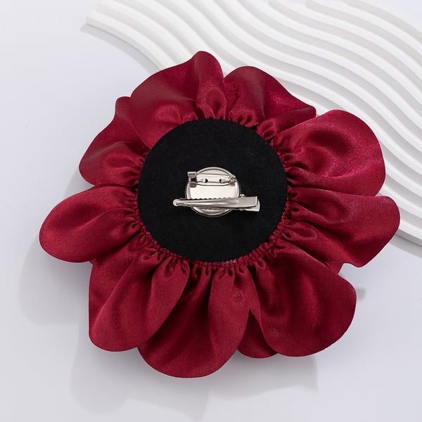 Overdreven Stor Blomst Broche i Satin Stof DarkRed