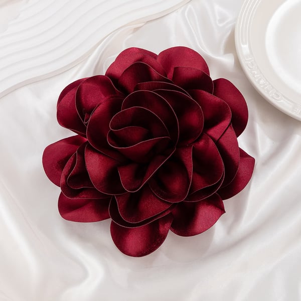 Overdreven Stor Blomst Broche i Satin Stof DarkRed