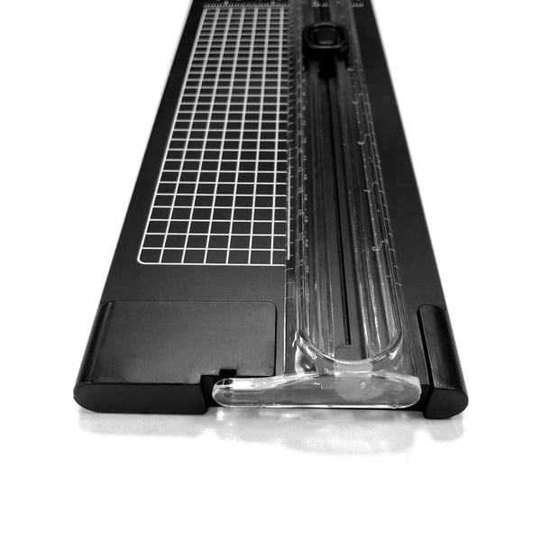 A4-paperileikkuri Black