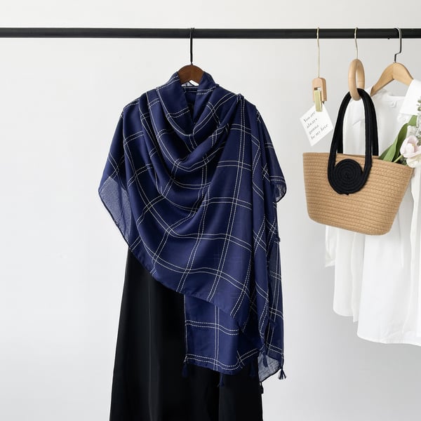 Ensfarvet tørklæde - Blødt og stilfuldt polyester tørklæde (200x80cm) DarkBlue