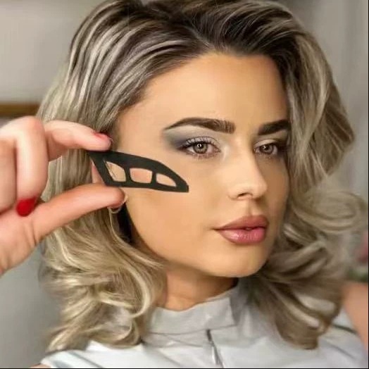 Eyetour Your Glam Bestie: Nybegynnervennlig øyenskyggeverktøy