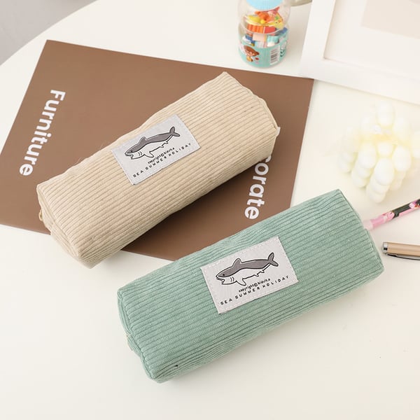 Blyantveske med hai-broderi White