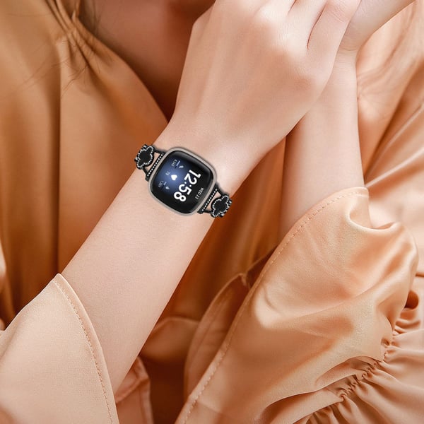 Cloverlink-ranneke Fitbit Versa 3/4/Sense 2:lle Black