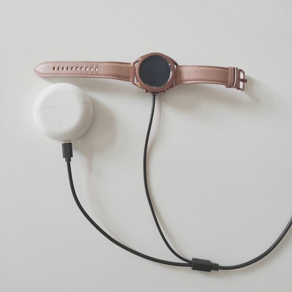2-i-1-lader for Samsung Galaxy Watch og telefoner