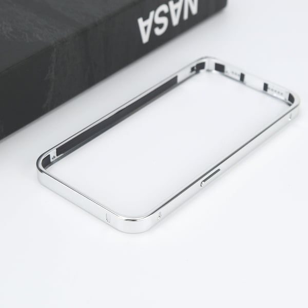 Alumiiniseoksesta valmistettu puskurikotelo iPhone 15 Prolle Silver