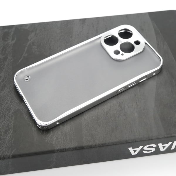 Alumiiniseoksesta valmistettu kehyskotelo iPhone 14 Prolle Silver