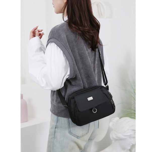 Stilig 2025 Nylon Crossbody-veske for kvinner Black