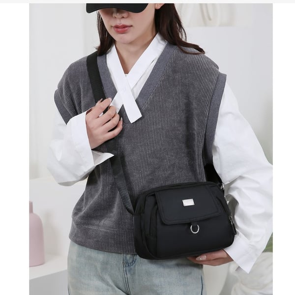 Stilig 2025 Nylon Crossbody-veske for kvinner Black