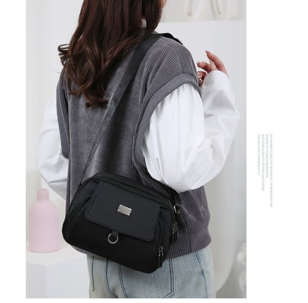 Stilig 2025 Nylon Crossbody-veske for kvinner Black