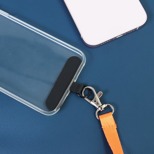 Universell telefon lanyard patch med ladeportbeskyttelse - 2 stk