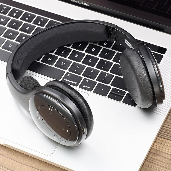 2 stk Svarte Perforerte Protein Leather Erstatningsøreputer Kompatibelt med Logitech H800 Trådløst Headset