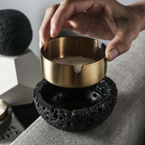 Kreativt askebeger i nordisk stil - Moderne askebeger i sement og rustfritt stål med lokk Black L