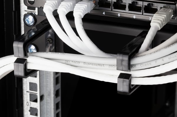 19" Cable panel, 1U, 5 brackets, cable management, black