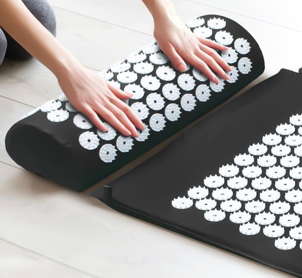 Neglemåtte med pude til massage og afslapning Sort