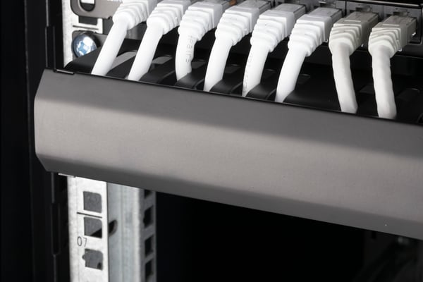 19" Cable panel, 1U, finger channel, black