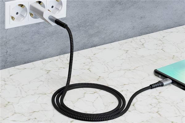 USB-C â„¢ - USB-C â„¢ Tekstiilikaapeli metalliliittimillä (avaruudenharmaa / hopea) 2 m