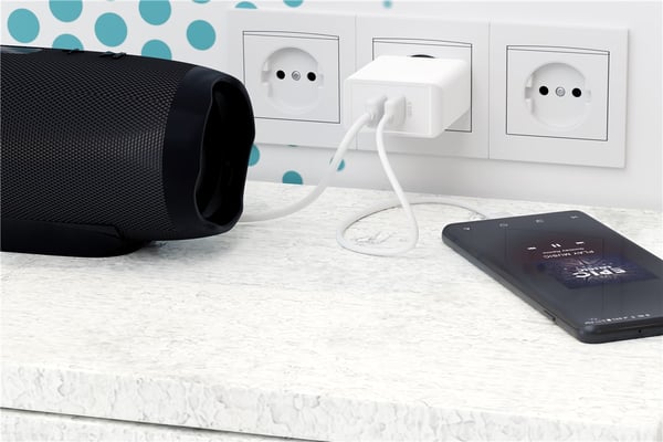 USB-A QC dobbelt hurtigoplader (28 W) hvid