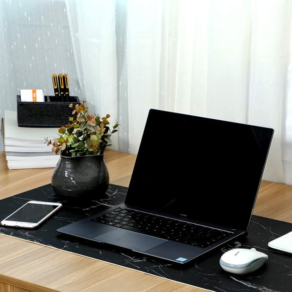 Skrivebordsbakgrunn 89x44 cm PU-skinn Sort / Marmor