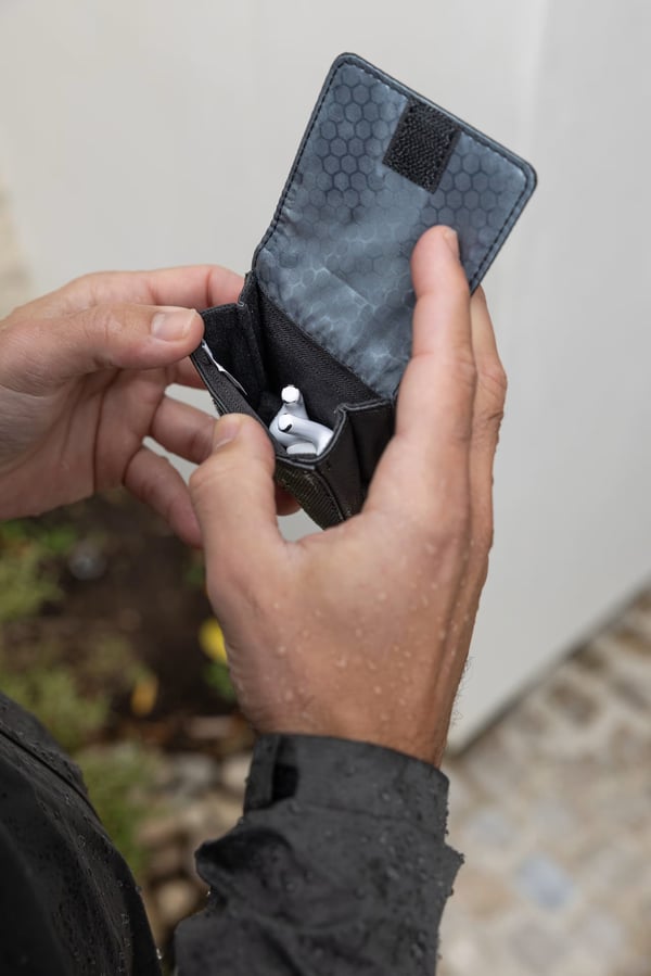 Miniatyrbild 2 av 14: Urban Armor Gear UAG Dryout AirPods Pro 3 Rescue Pd Black Påse