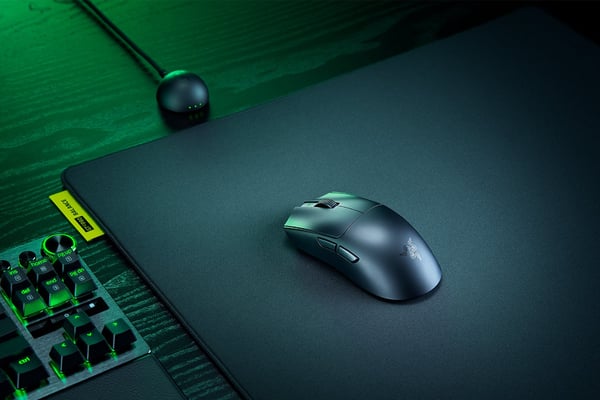 Razer Viper V4 Pro mus Spil Højre hånd RF Wireless + USB Type-C Optisk 50000 dpi