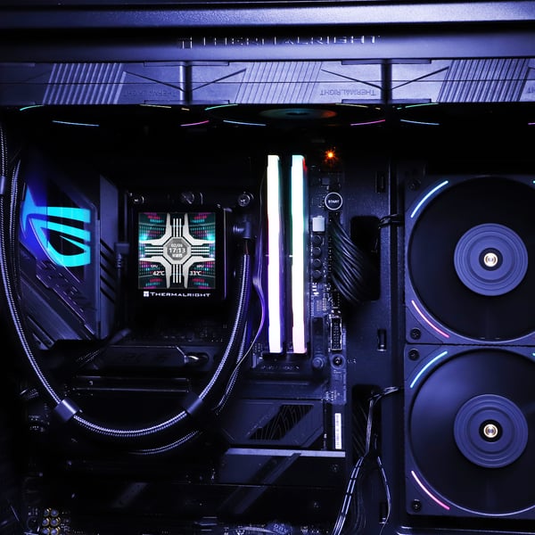 Thermalright Frozen Vision 360 ARGB BLACK V2 Processor Allt-i-ett vätskekylare 12 cm Svart 1 styck
