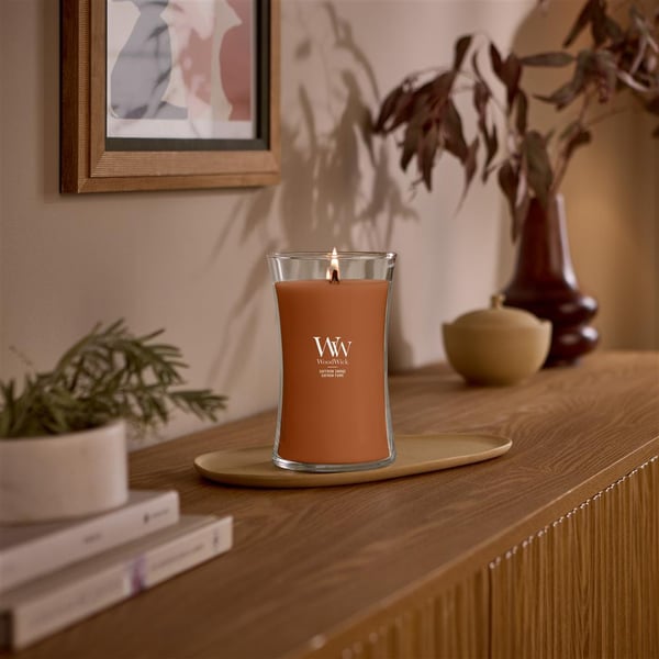 Pikkukuva 2 / 3: WoodWick Saffron Smoke vahakynttilä Sylinteri Sahrami Ruskea 1 kpl