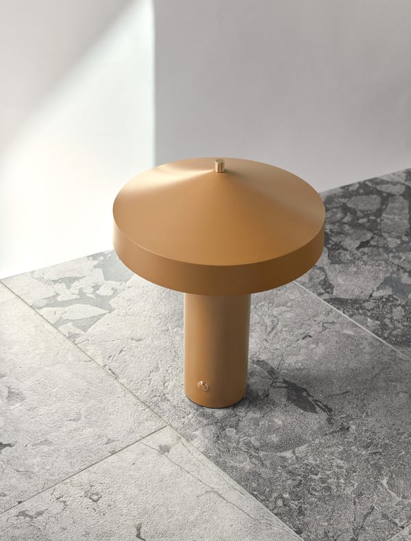 OYOY L300698 bordslampor Guld