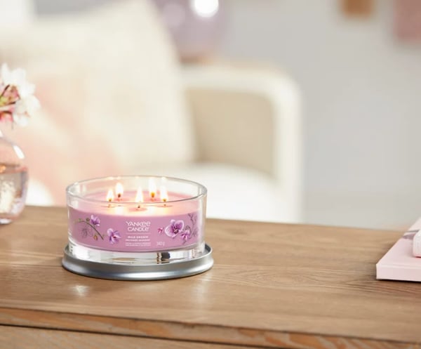 Miniatyrbillede 2 af 3: Yankee Candle Wild Orchid vokslys Cylinder Orkide Lilla 1 stk